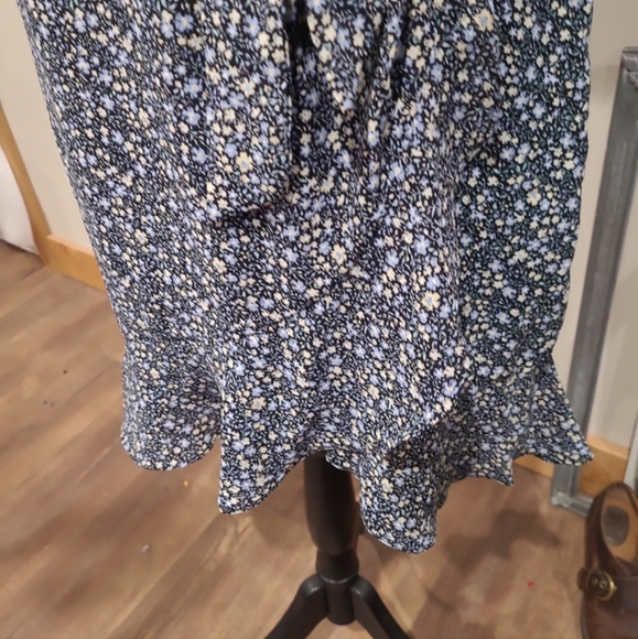 Kate Kasin NWT Women's SZ Med blue ditsy floral dress tie belt v neck ruffle hem - Picture 7 of 12